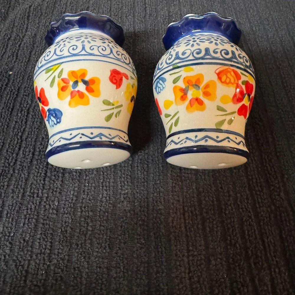 Gibson Elite Luxembourg Hand Painted Salt and Pepper Shakers‎